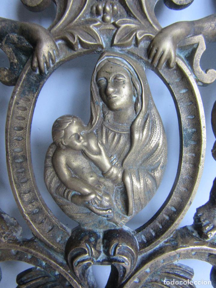 Antig&uuml;edades: PORTAPAZ CON LA VIRGEN DE LA LECHE Y QUERUBINES - Foto 3