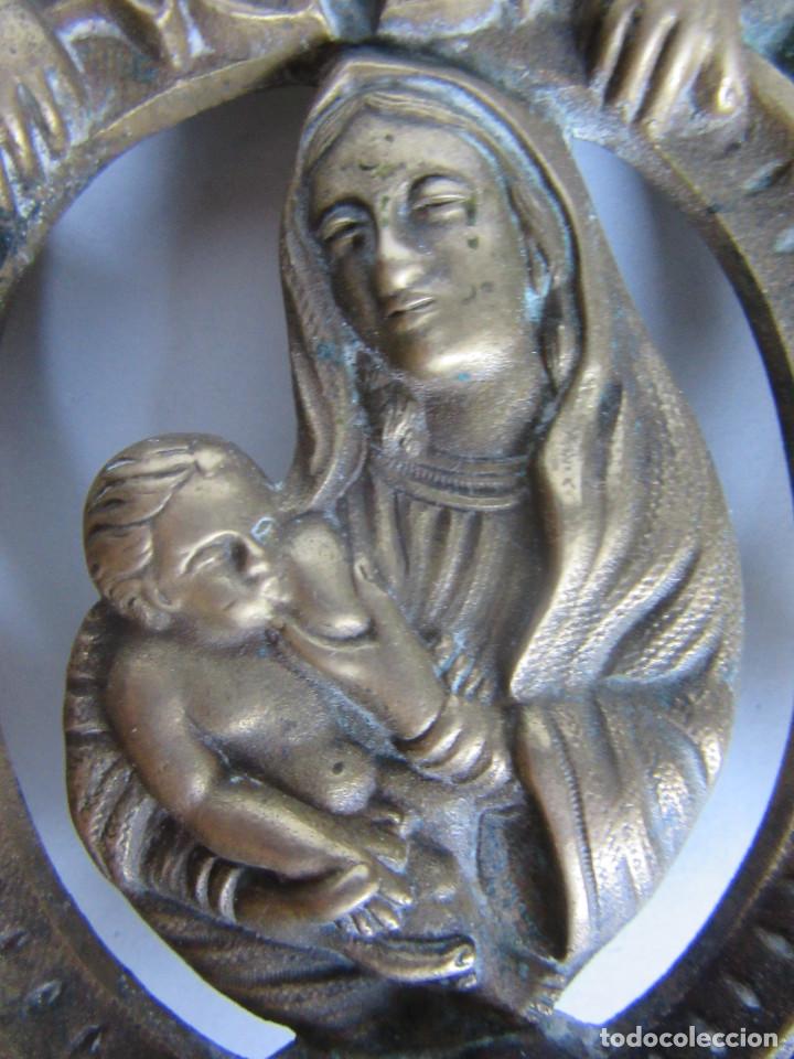 Antig&uuml;edades: PORTAPAZ CON LA VIRGEN DE LA LECHE Y QUERUBINES - Foto 8