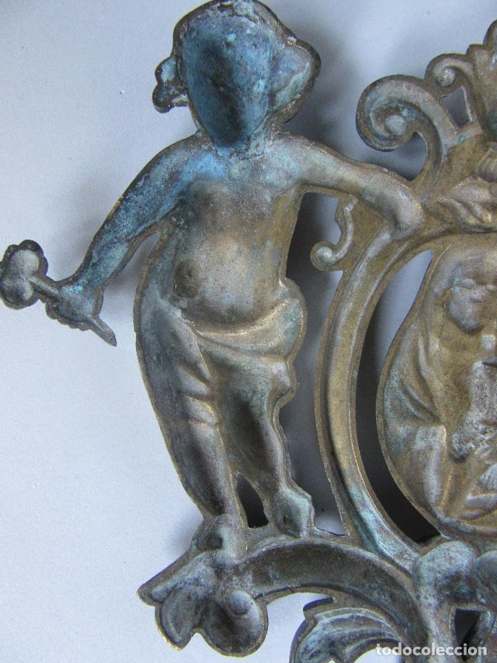 Antig&uuml;edades: PORTAPAZ CON LA VIRGEN DE LA LECHE Y QUERUBINES - Foto 10