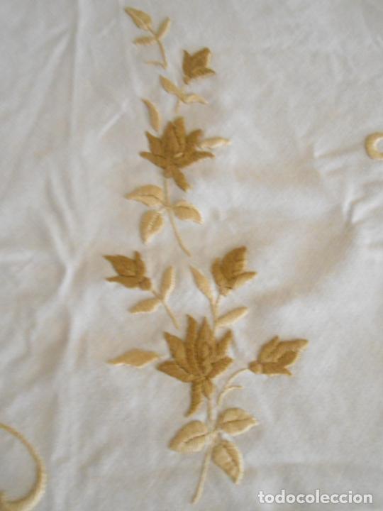 Antigüedades: Mantel Redondo de Algodon,Beige claro.Bordado a mano y puntilla bolillos. 150 cm - Foto 5 - 289713508