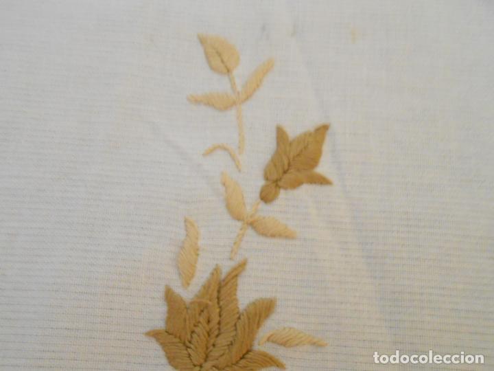 Antigüedades: Mantel Redondo de Algodon,Beige claro.Bordado a mano y puntilla bolillos. 150 cm - Foto 6 - 289713508