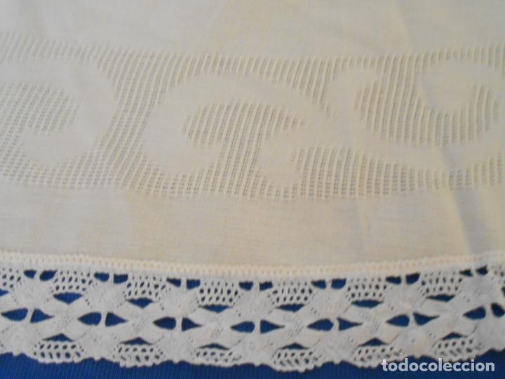 Antigüedades: Mantel Redondo de Algodon,Beige claro.Bordado a mano y puntilla bolillos. 150 cm - Foto 7 - 289713508
