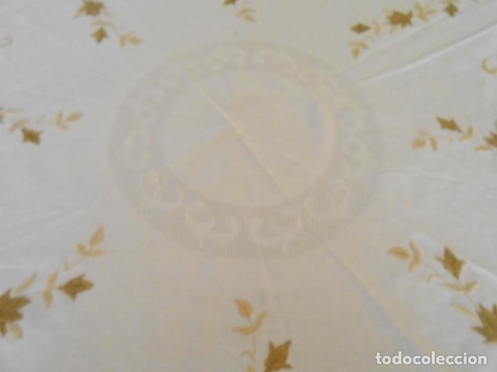 Antigüedades: Mantel Redondo de Algodon,Beige claro.Bordado a mano y puntilla bolillos. 150 cm - Foto 8 - 289713508