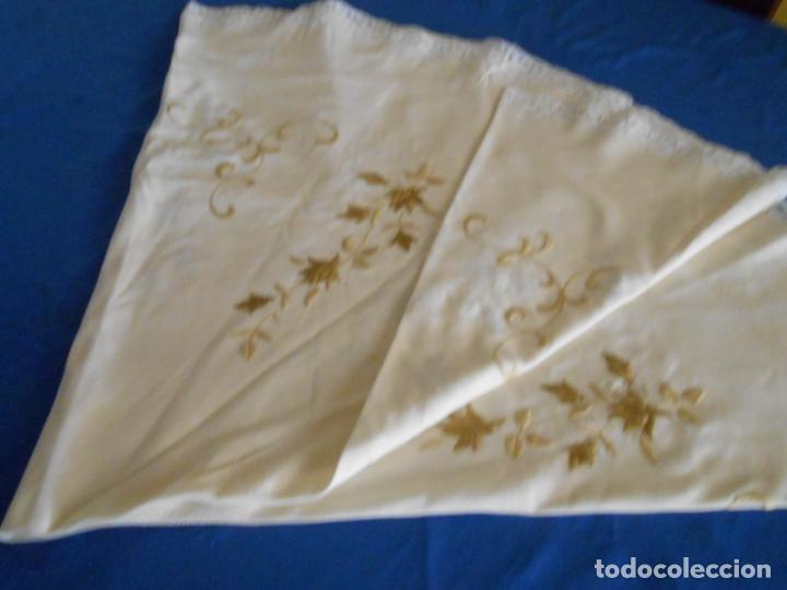Antigüedades: Mantel Redondo de Algodon,Beige claro.Bordado a mano y puntilla bolillos. 150 cm - Foto 13 - 289713508