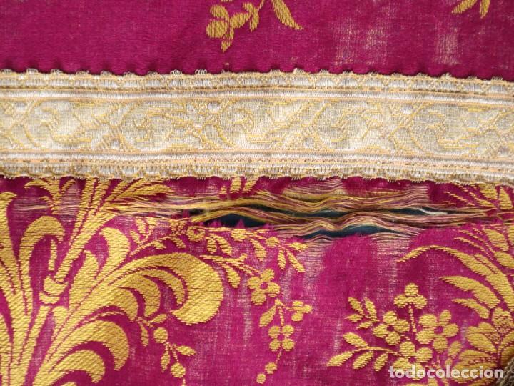 Antigüedades: Capa pluvial confeccionada en seda adornada con dorados en motivos religiosos. Hacia 1900. - Foto 35 - 289759488
