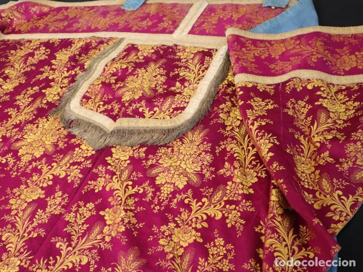 Antigüedades: Capa pluvial confeccionada en seda adornada con dorados en motivos religiosos. Hacia 1900. - Foto 37 - 289759488