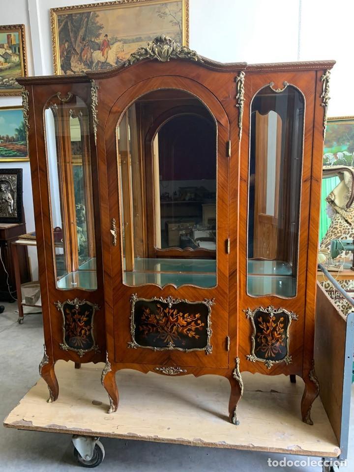 Antig&uuml;edades: Vitrina estilo franc&eacute;s - Foto 1