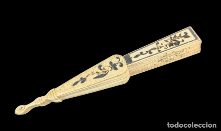Antigüedades: Abanico en hueso calado piqué. Seda bordada y detalles al oro en metal . 27cm ca 1870 - Foto 7 - 289813563