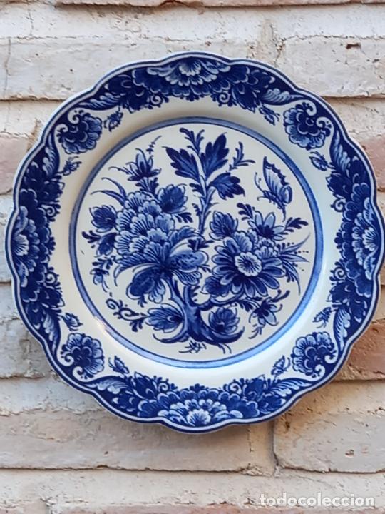 Antig&uuml;edades: PLATO EN PORCELANA DE HOLANDA - MARCADA EN LA BASE. - Foto 2