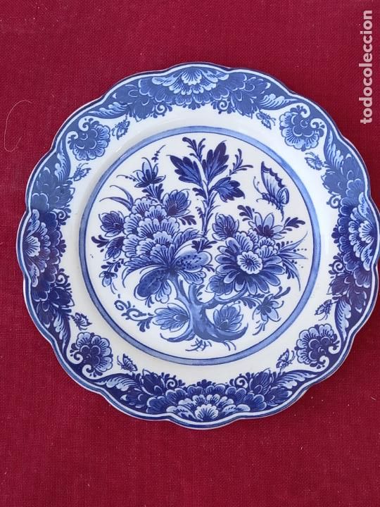 Antig&uuml;edades: PLATO EN PORCELANA DE HOLANDA - MARCADA EN LA BASE. - Foto 1