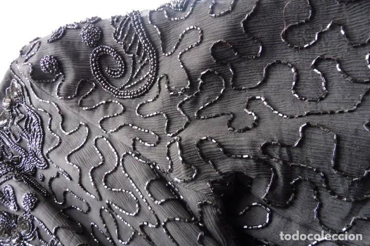 Antig&uuml;edades: BLUSA CON MOSTACILLAS Y AZABACHES - Foto 2
