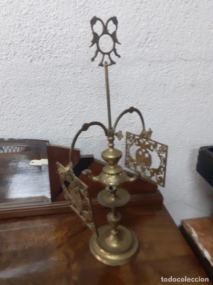 Antig&uuml;edades: Lampara de aceite con decoraci&oacute;n - Foto 1