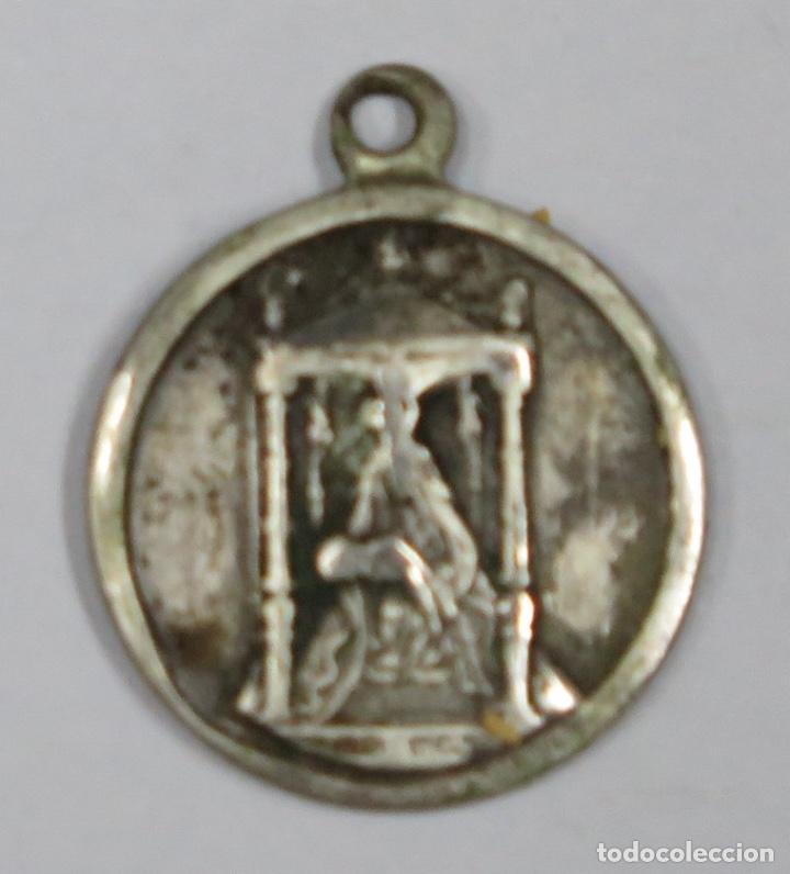 Antig&uuml;edades: MEDALLA NUESTRA SE&Ntilde;ORA DE LAS ANGUSTIAS. LE&Oacute;N. PLATA - Foto 1