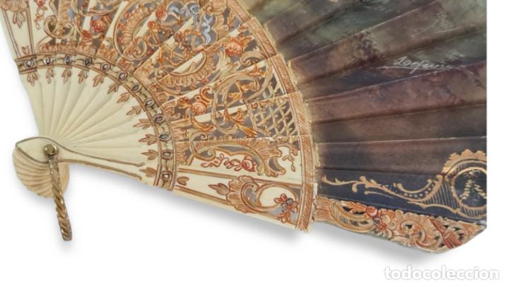 Antigüedades: Precioso abanico en hueso calado y policromado. País seda pintada. 25cm ca 1900 - Foto 2 - 290357673