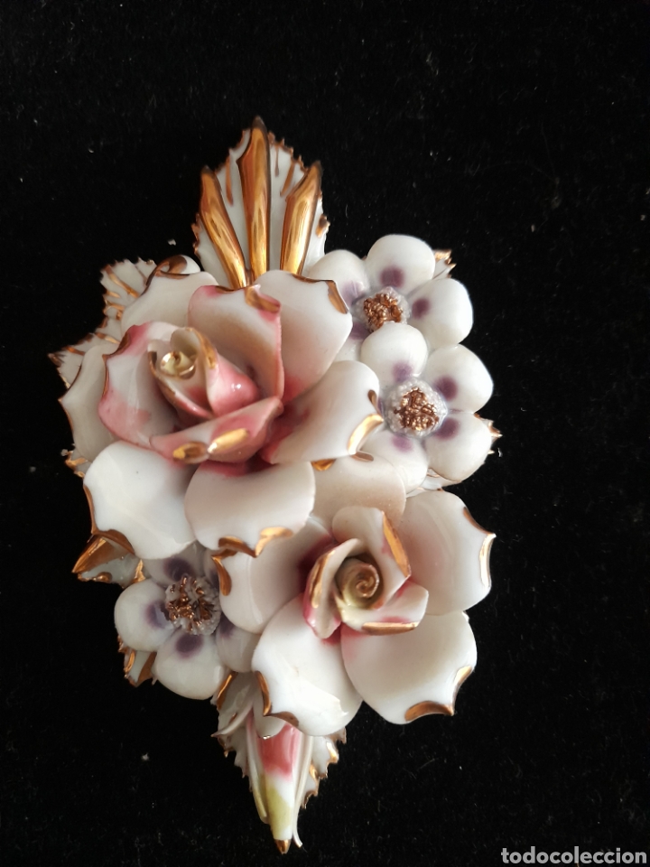 Antig&uuml;edades: Flor de porcelana enmarcada - Foto 2