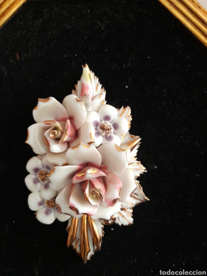 Antig&uuml;edades: Flor de porcelana enmarcada - Foto 5