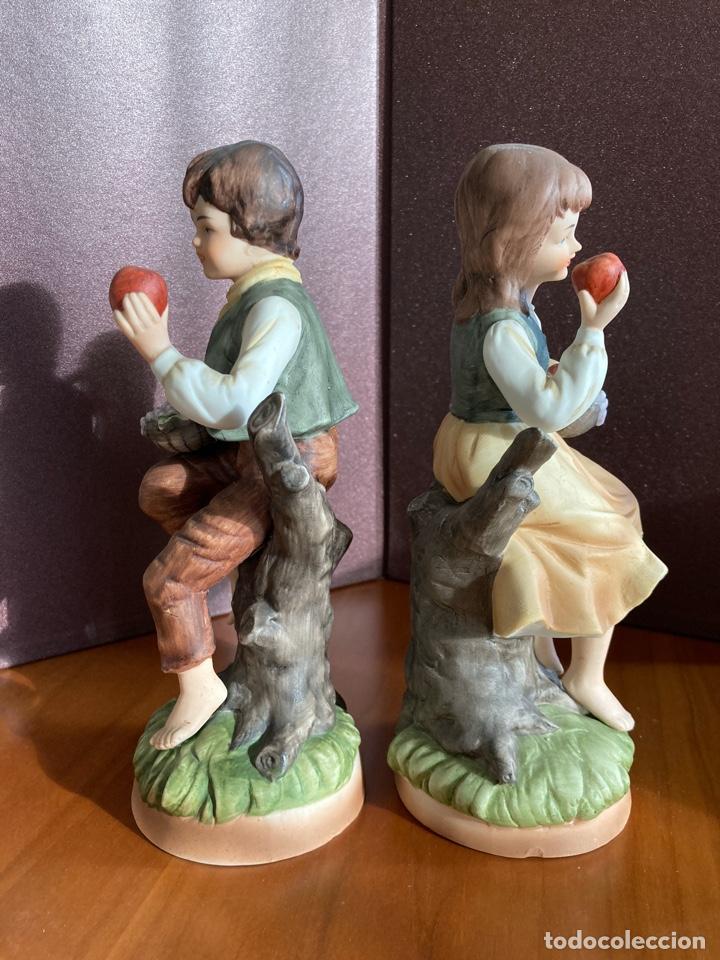 Antigüedades: Pareja de niño y niña con frutas, 20 cm alto, porcelana biscuit K.K. Crown China Japan - Foto 6 - 290425493