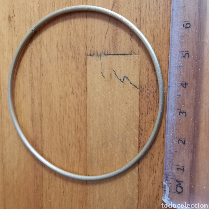Antig&uuml;edades: Brazalete de lat&oacute;n antiguo. - Foto 2