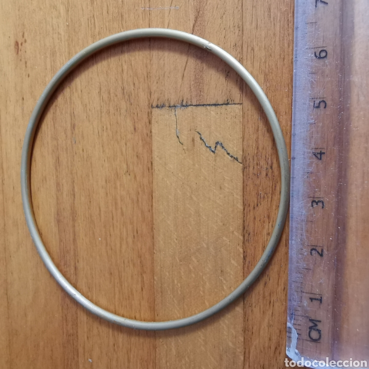 Antig&uuml;edades: Brazalete de lat&oacute;n antiguo. - Foto 1