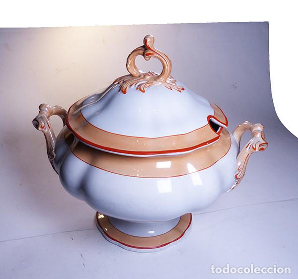 Antig&uuml;edades: Sopera de porcelana - Foto 1