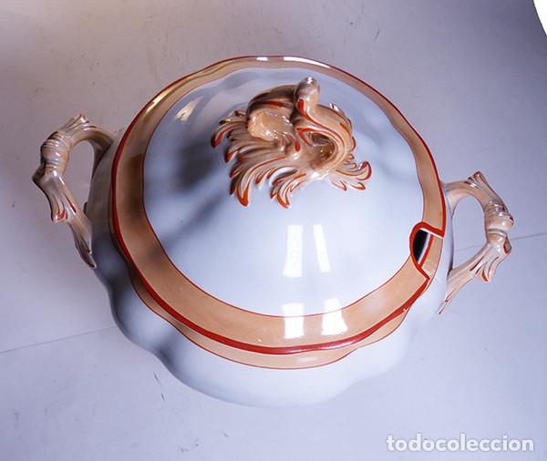 Antig&uuml;edades: Sopera de porcelana - Foto 2