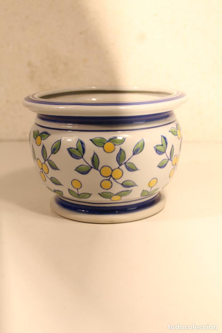 Antig&uuml;edades: macetero de ceramica - Foto 2