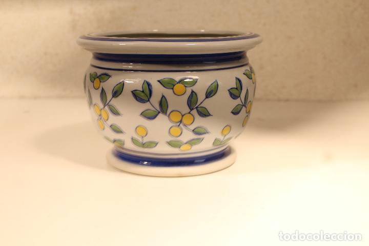 Antig&uuml;edades: macetero de ceramica - Foto 3