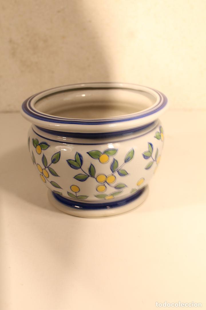 Antig&uuml;edades: macetero de ceramica - Foto 4
