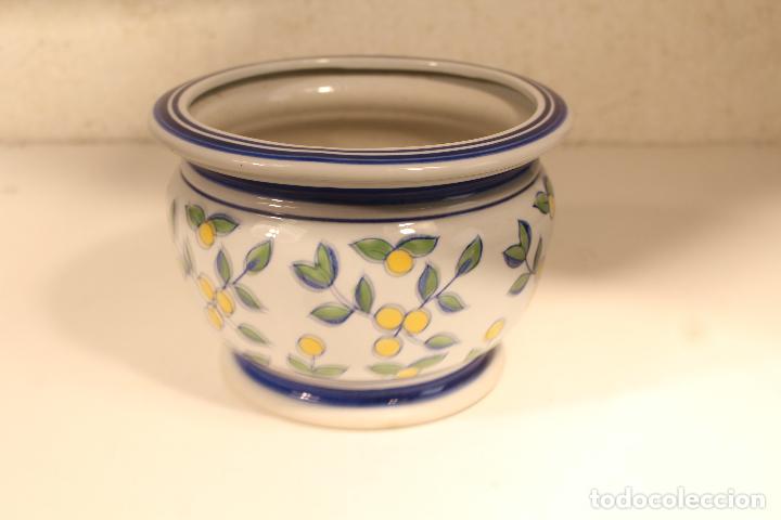 Antig&uuml;edades: macetero de ceramica - Foto 5