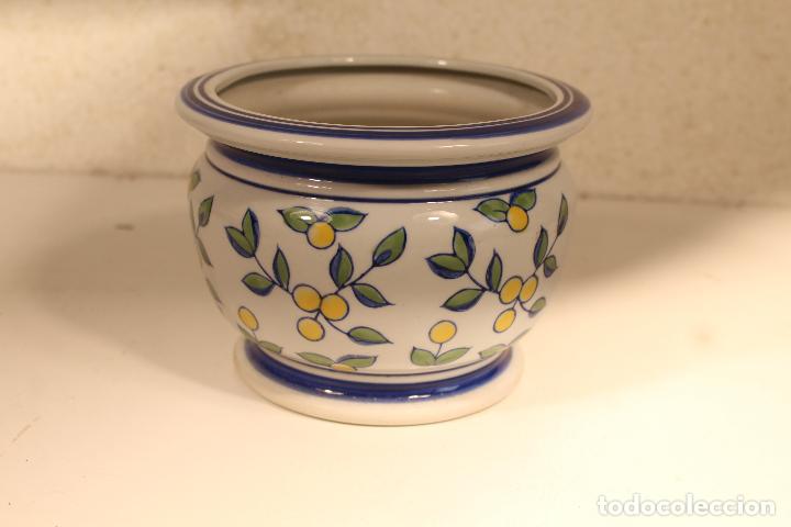 Antig&uuml;edades: macetero de ceramica - Foto 1