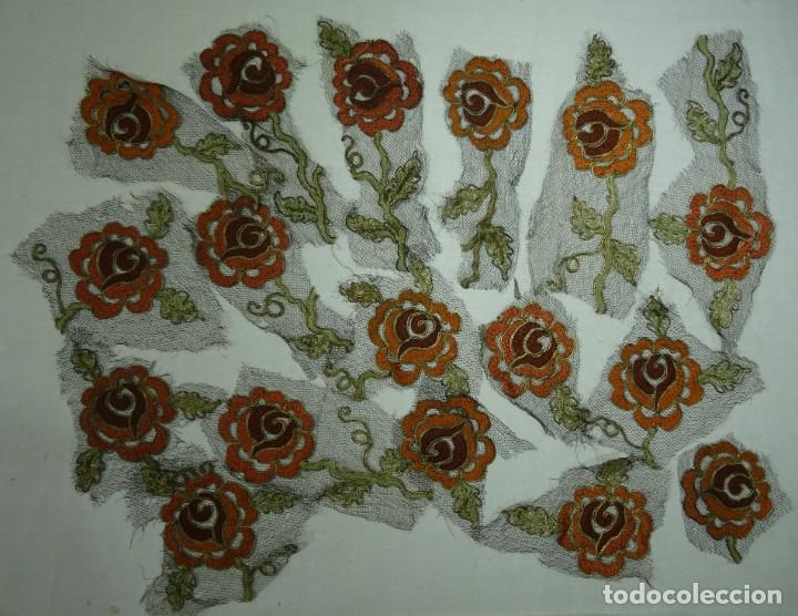 Antig&uuml;edades: Flores Bordadas con Hilo de Oro - Foto 1