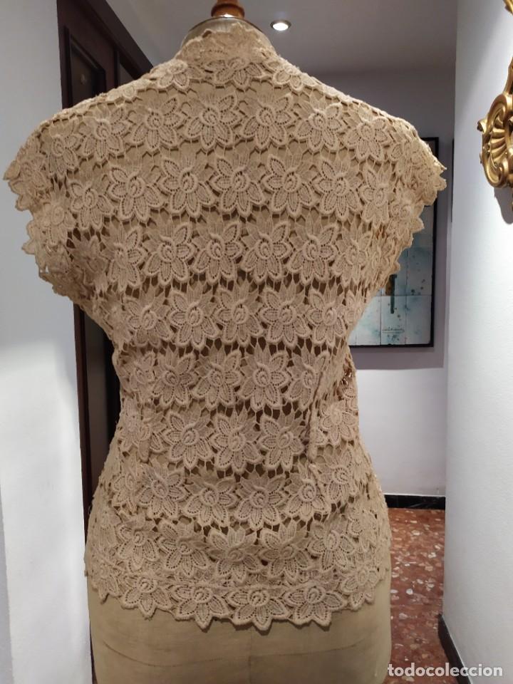 Antig&uuml;edades: CAMISA ENCAJE DE GUIPUR SIN MANGAS - Foto 2