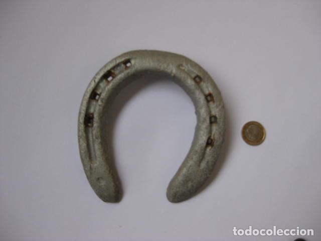 Antig&uuml;edades: HERRADURA DE ALUMINIO - Foto 1