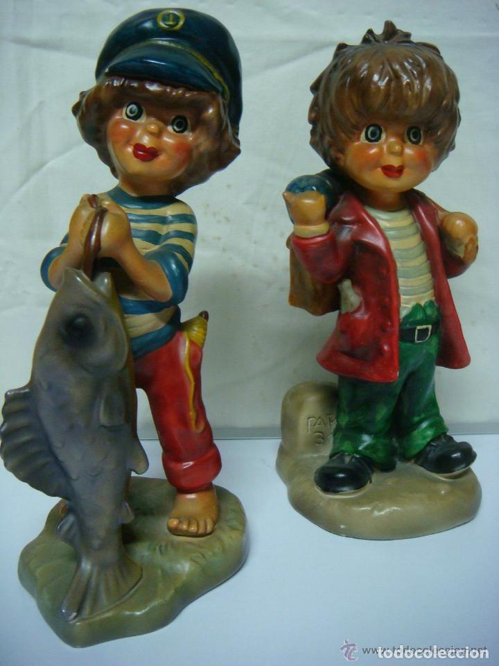 Antig&uuml;edades: FIGURAS DE 2 NI&Ntilde;OS MARINEROS - Foto 1