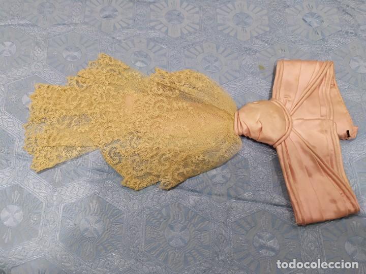 Antig&uuml;edades: CUELLO DE SEDA CON CHORRERA DE ENCAJE - Foto 1