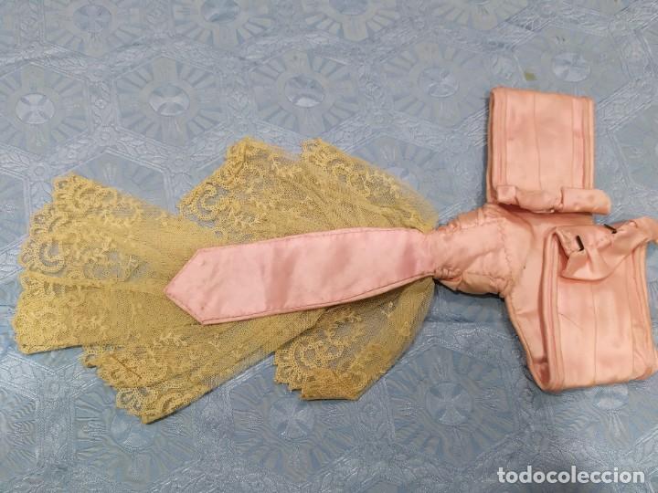 Antig&uuml;edades: CUELLO DE SEDA CON CHORRERA DE ENCAJE - Foto 4