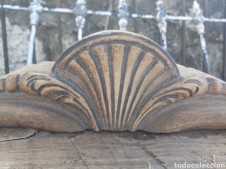Antig&uuml;edades: Copete de madera con forma de concha. - Foto 2