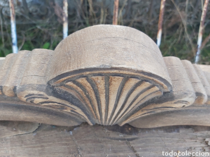 Antig&uuml;edades: Copete de madera con forma de concha. - Foto 3