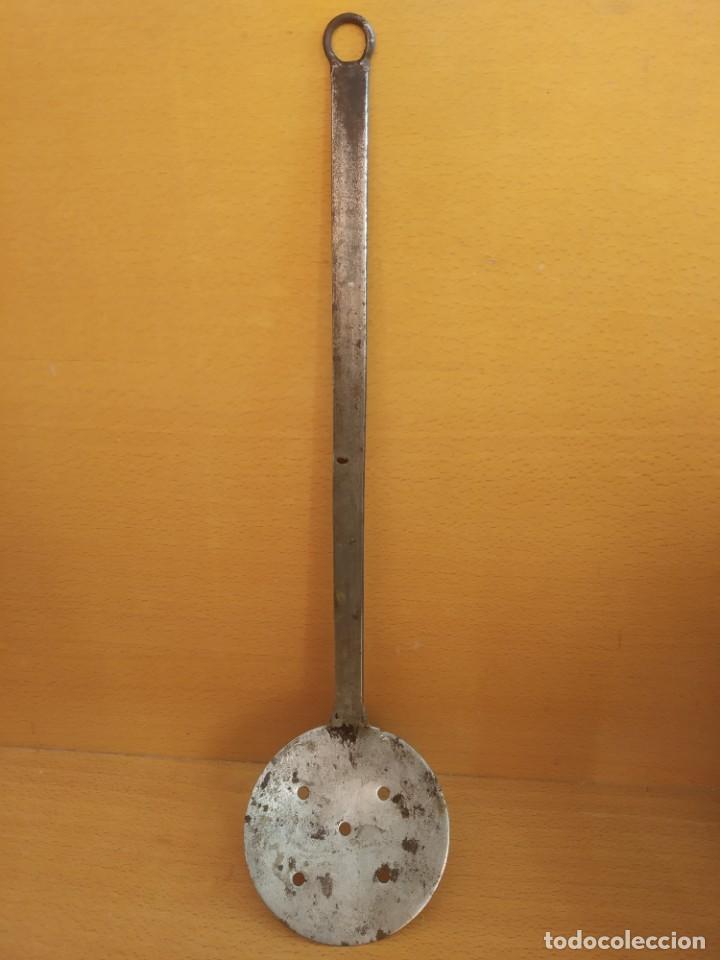 Antig&uuml;edades: RASERA - ESPUMADERA - BADILA DE FORJA - Foto 1