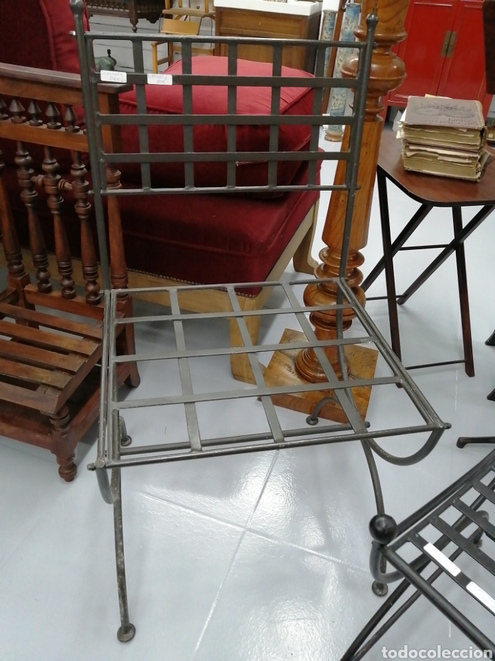 Antig&uuml;edades: Conjunto silla y puff de hierro - Foto 3