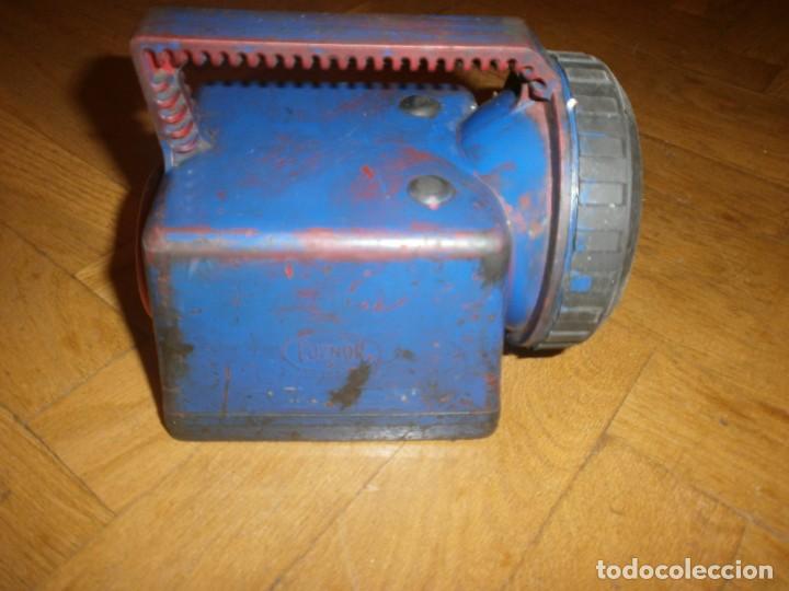 Antiguidades: Antigua linterna de ferroviario marca LUZNOR - sin cargador - buen estado exterior 25X14X11 cm.