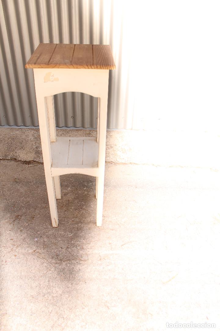 Antig&uuml;edades: mesita peana de madera - Foto 2