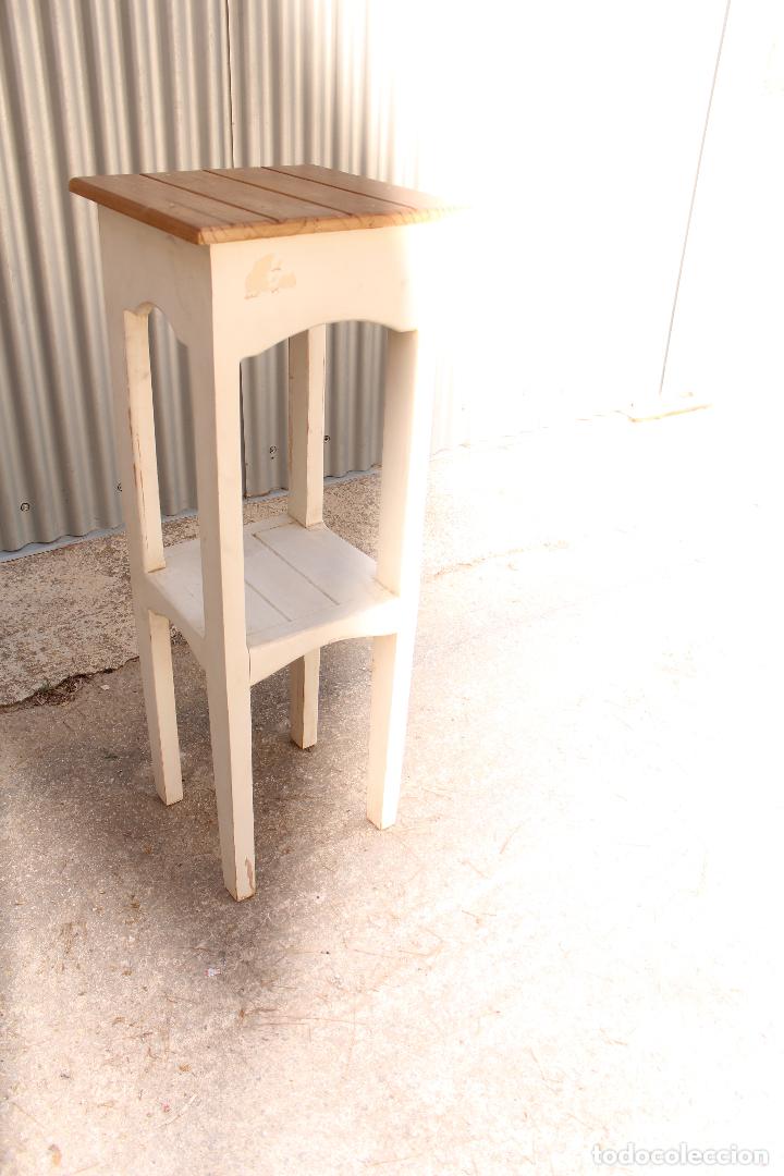 Antig&uuml;edades: mesita peana de madera - Foto 3