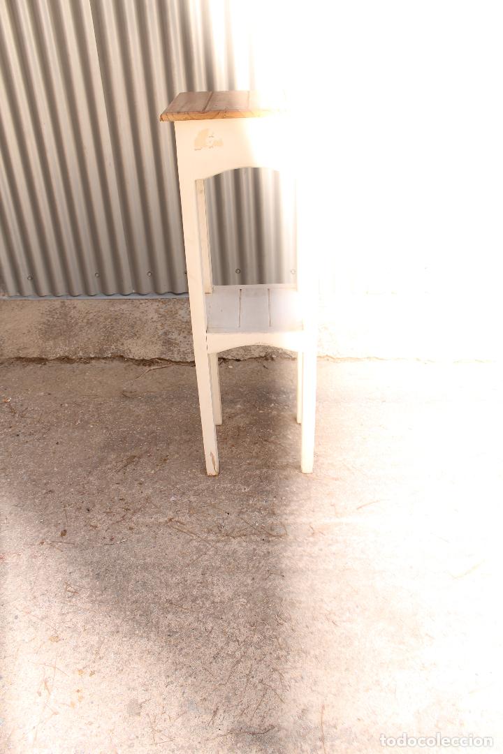 Antig&uuml;edades: mesita peana de madera - Foto 4
