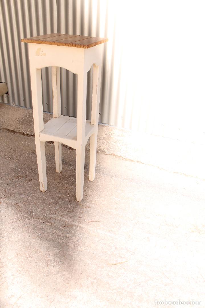 Antig&uuml;edades: mesita peana de madera - Foto 1