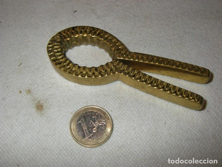 Antig&uuml;edades: Cascanueces de bronce