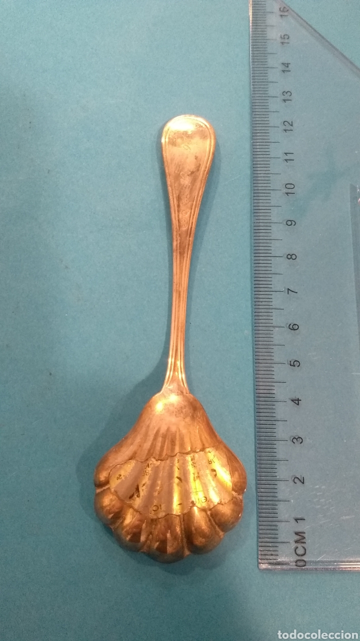 Antig&uuml;edades: Cucharilla plata en forma de concha con iniciales - Foto 2