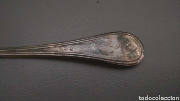 Antig&uuml;edades: Cucharilla plata en forma de concha con iniciales - Foto 4