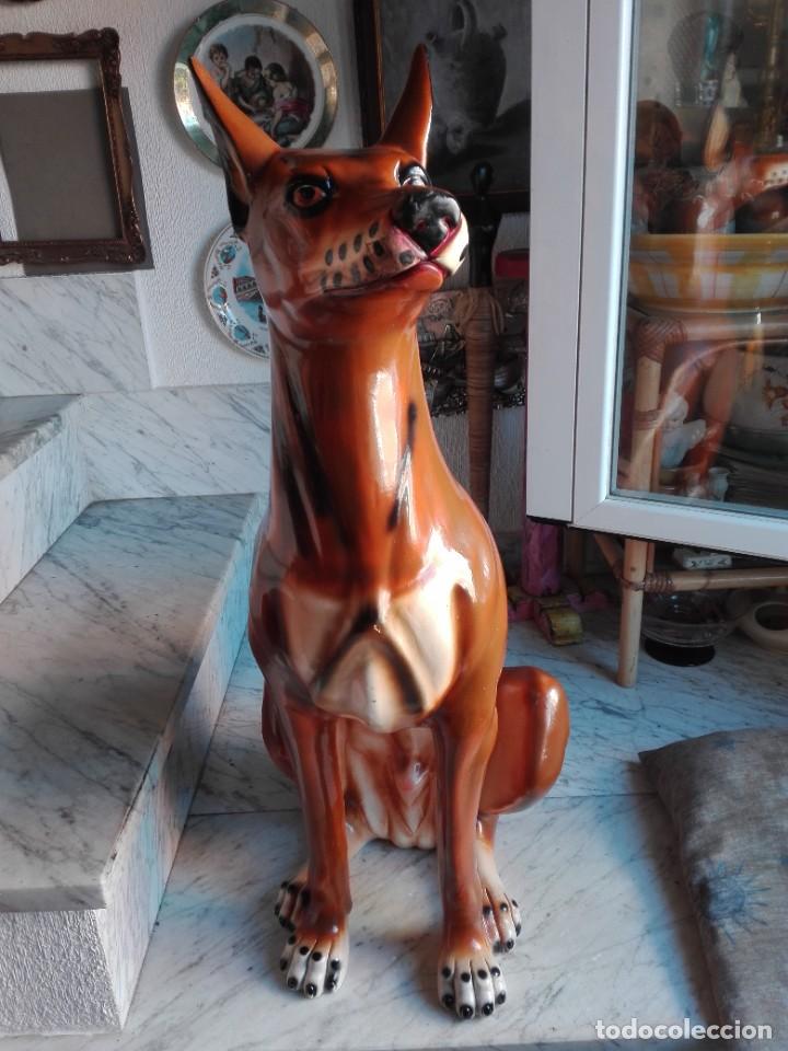 Antig&uuml;edades: Perro de cer&aacute;mica 78 cm de altura
