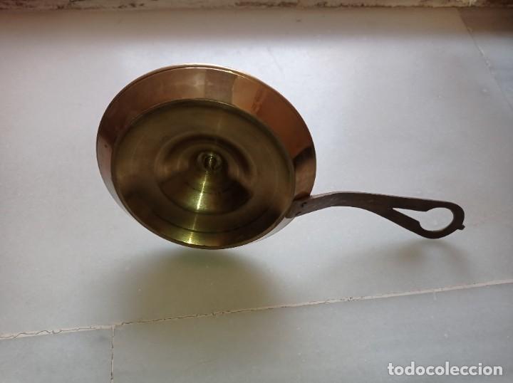 Antig&uuml;edades: PORTAVELAS ANTIGUA DE BRONCE - Foto 3